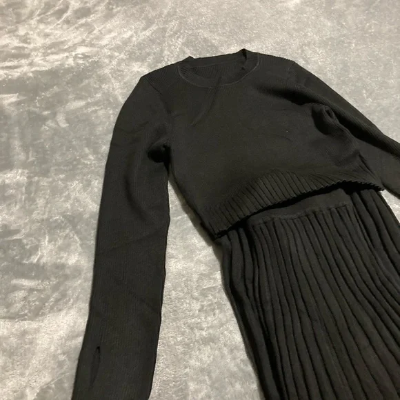 NWOTS Ladies Sweater & Skirt Set - Picture 3 of 13